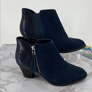 VIONIC Upright Anne Blue Suede Snake Embossed Comfort Ankle Boots 7.5 Fall